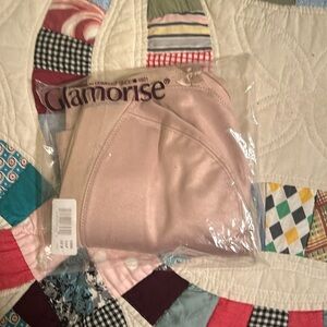 NWT Glamorise wireless bra